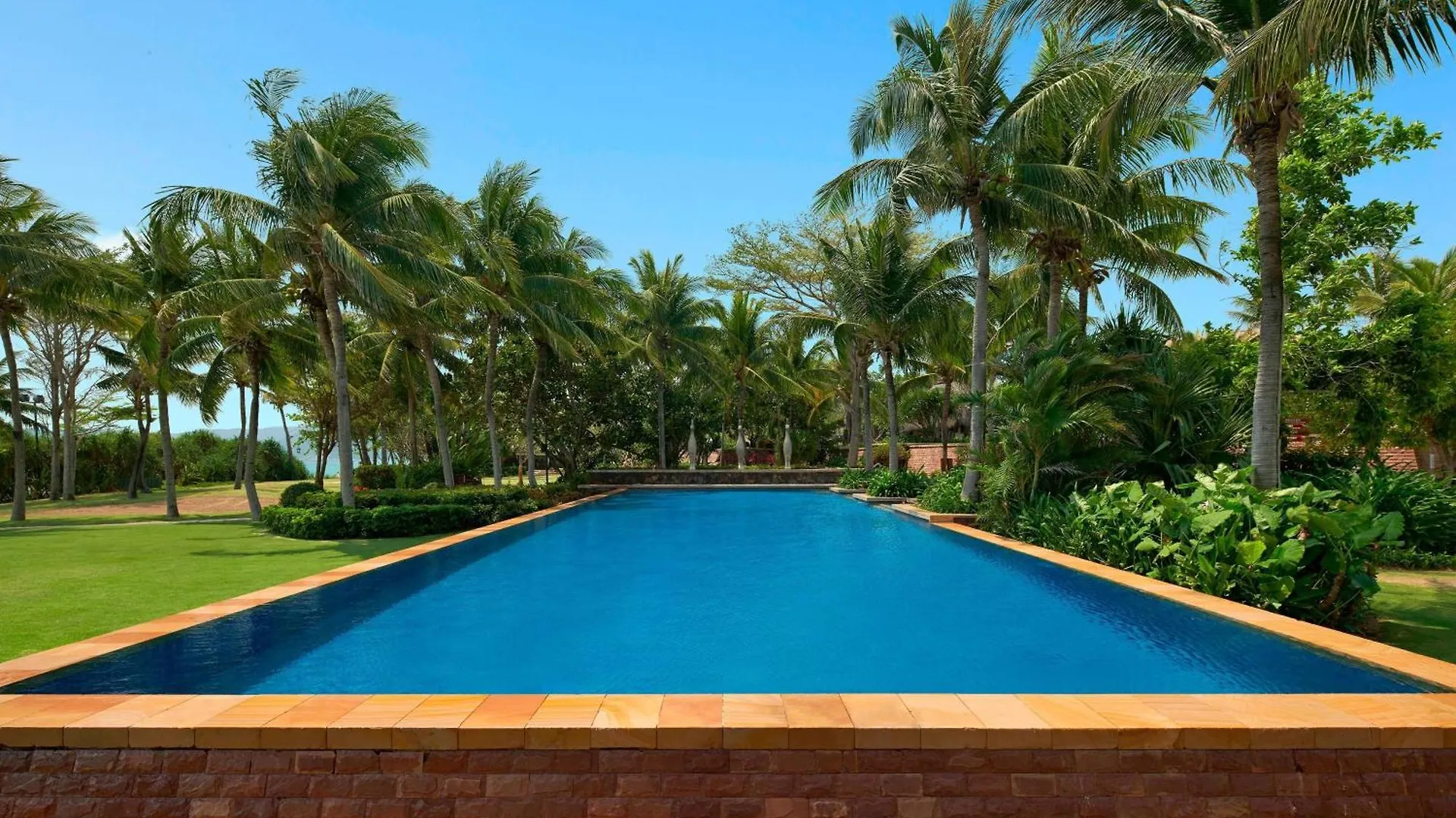 Sheraton Sanya Yalong Bay Resort 5*,
